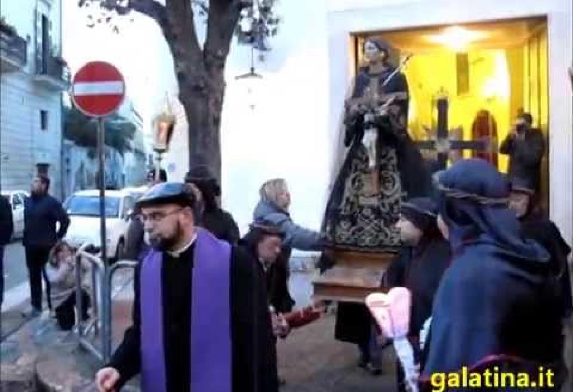Tornate in chiesa dopo il restauro le 14 tele della Via Crucis dell'Addolorata