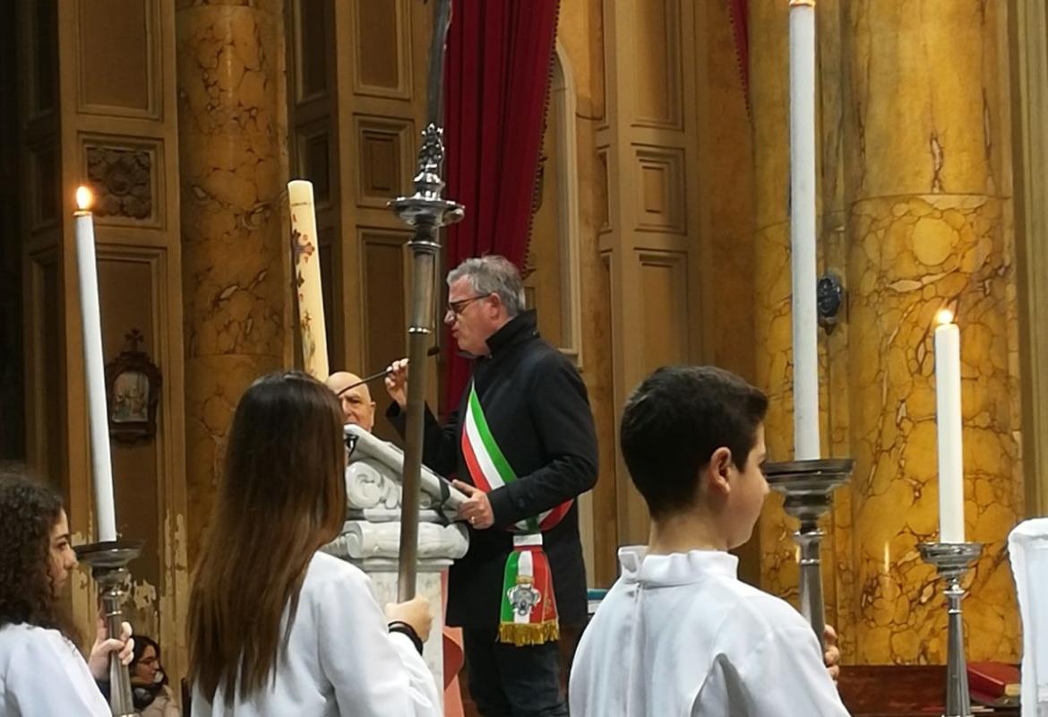 "L'uomo al centro"