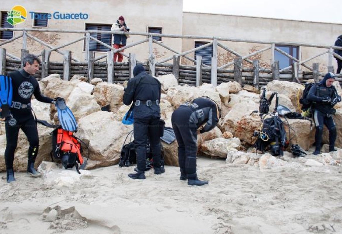 Pulizia straordinaria nell'area protetta di Torre Guaceto