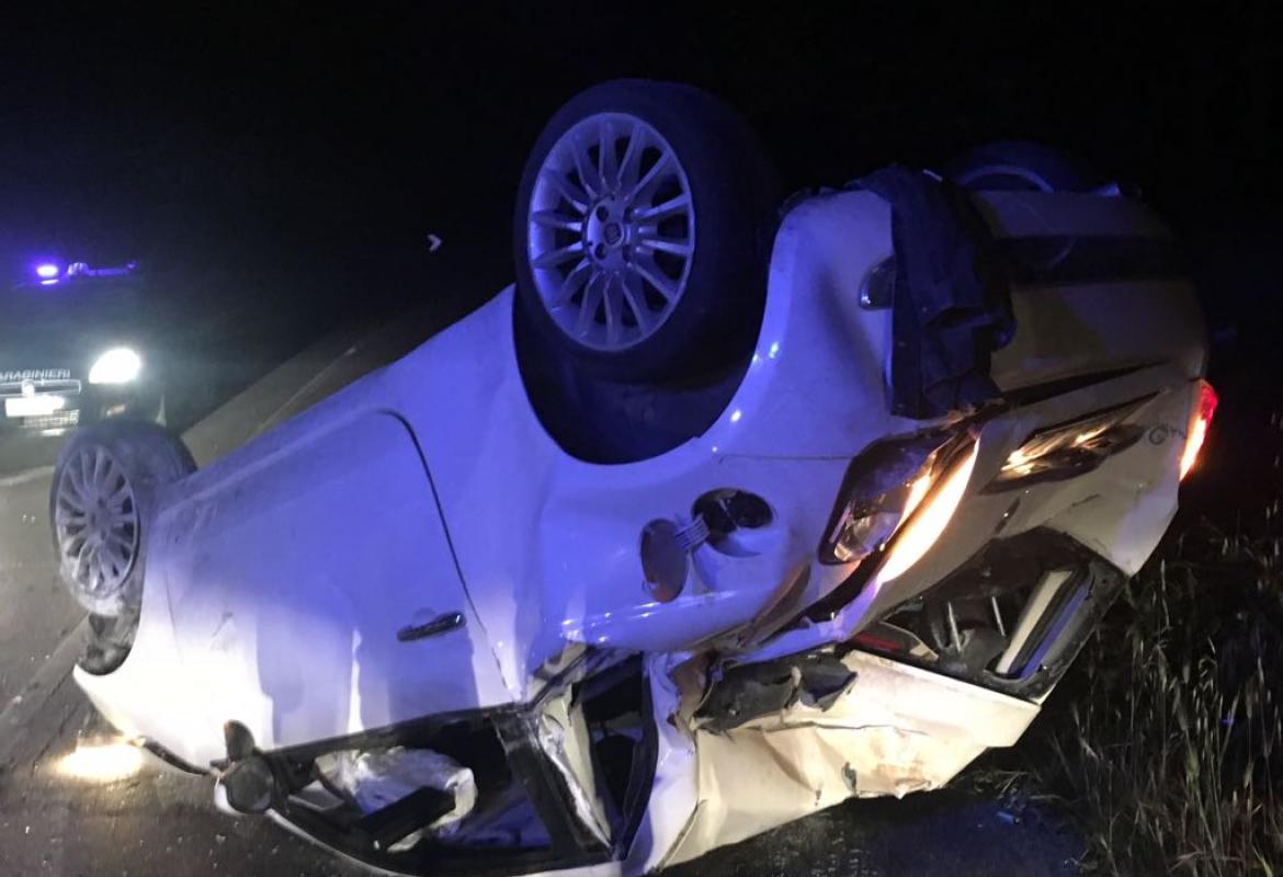 Auto si ribalta sulla Noha-Galatina, ferita la giovane guidatrice