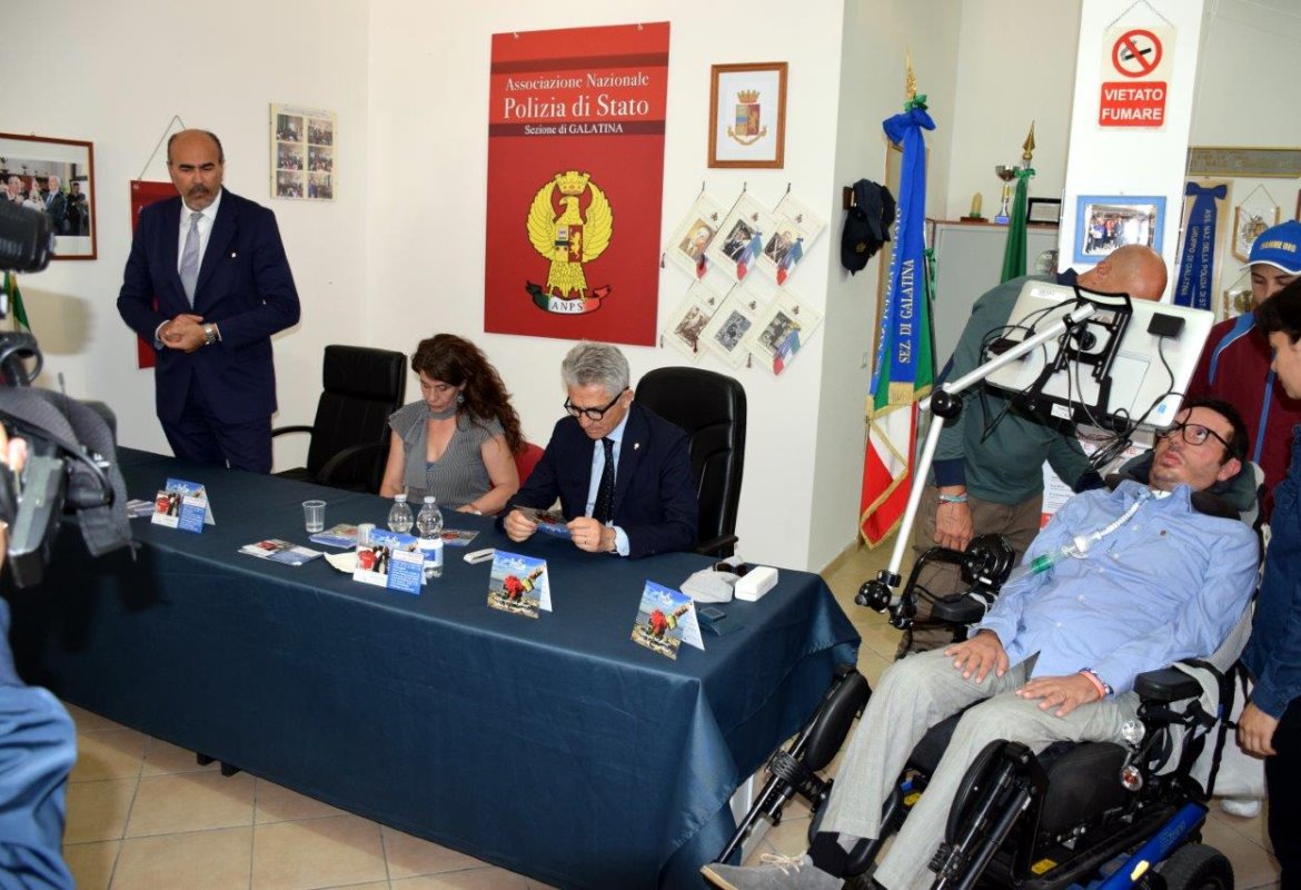 “La Polizia non abbandona mai i suoi uomini”