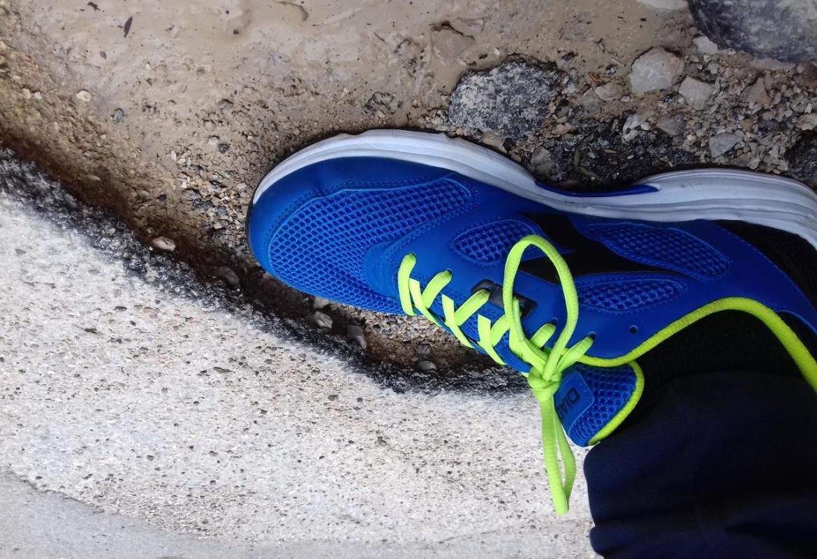 Attenzione, in via Tellini, pericolo buche!