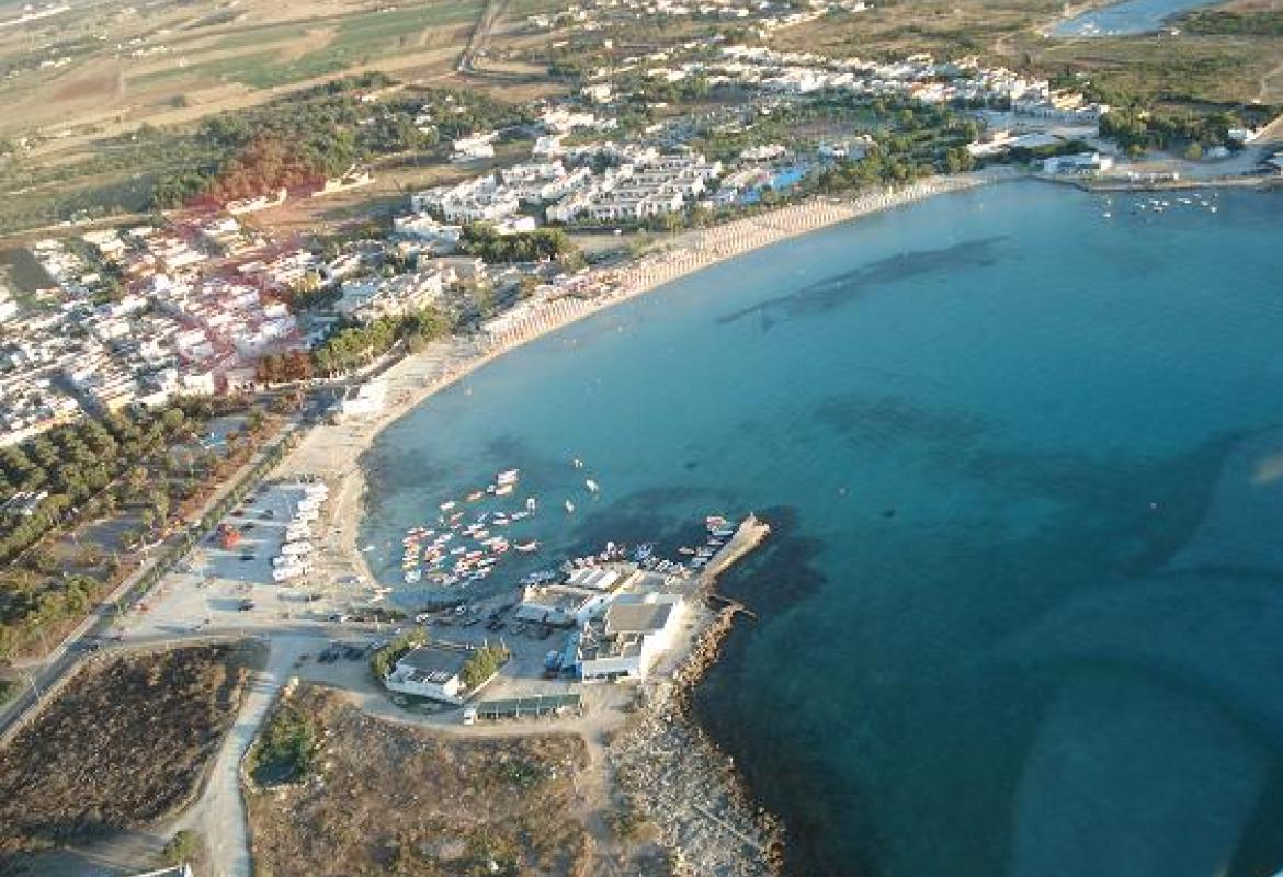 Tenta di impedire la pesca nell'area protetta e viene colpito a calci e pugni