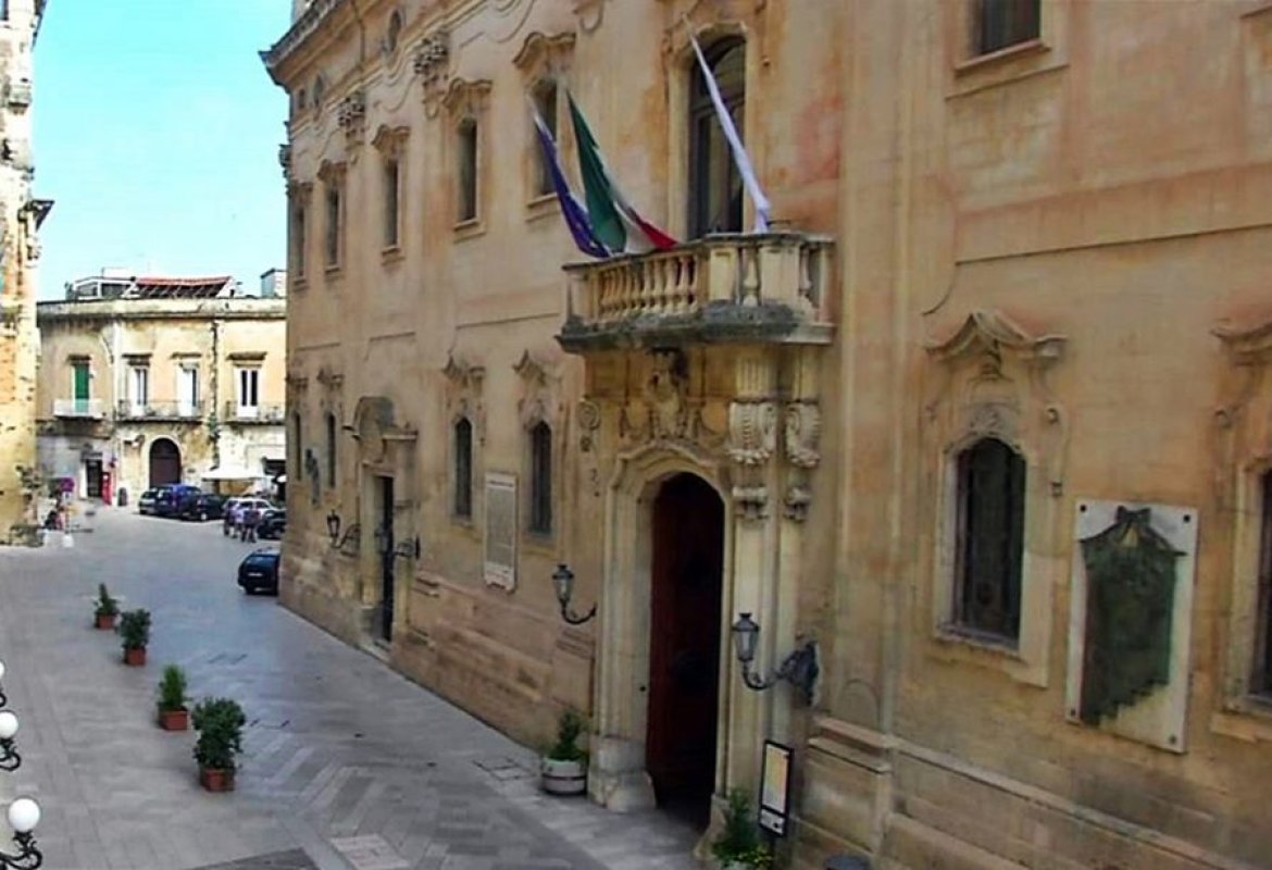Interdizione dal lavoro per nove "furbetti del cartellino" dipendenti del Comune di Lecce e della Lupiae servizi