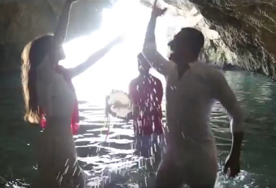 La pizzica si balla anche in acqua