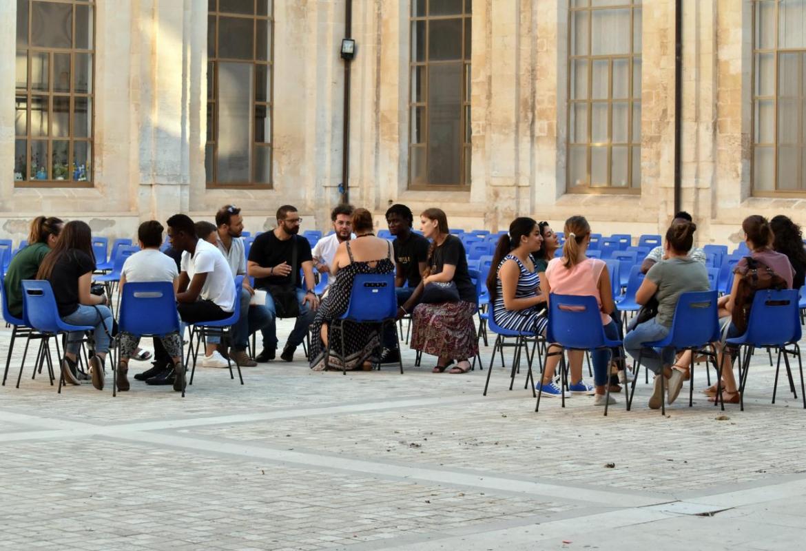 Le percussioni di Somieh Murigu alla mostra "Io Sono" di Luisa Manazzi Moretti