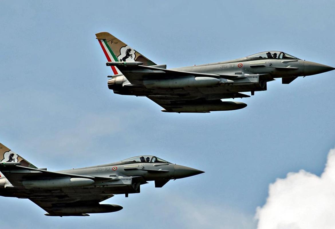 Aereo a elica olandese perde il contatto radio e viene raggiunto da due caccia italiani