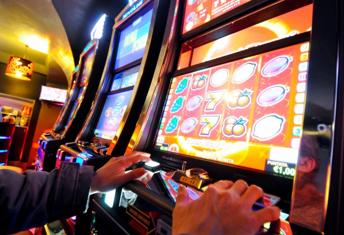 Sale giochi a 500 metri di distanza dalle scuole, la Regione condede una proroga