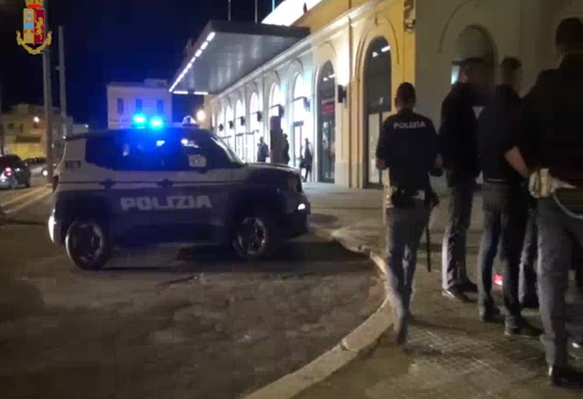 Controlli a tappeto intorno alla Stazione di Lecce