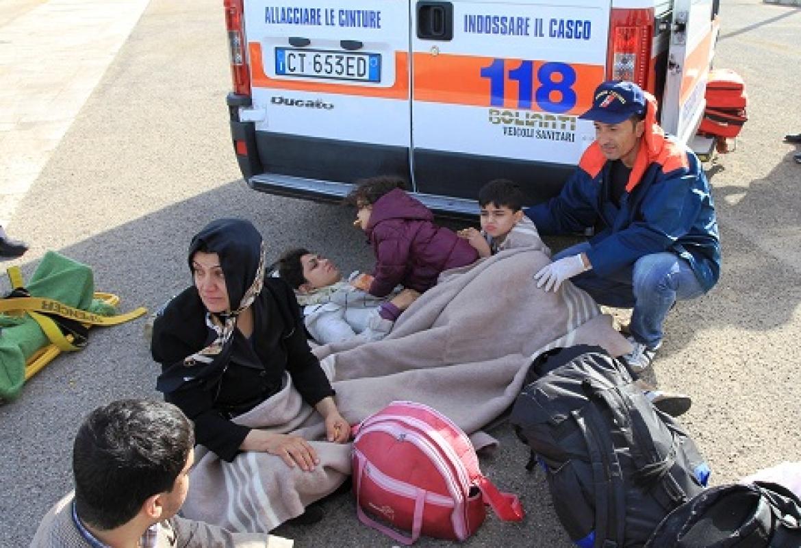 Soccorsi nelle acque della Montagna spaccata 57 naufraghi su un veliero