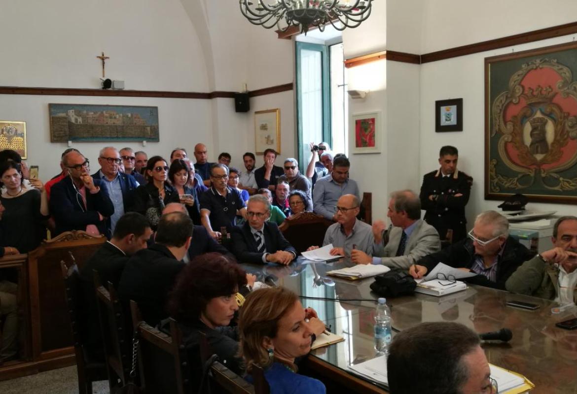 Tutti favorevoli a mantenere i pontili in acqua anche in Inverno tranne la Soprintendenza