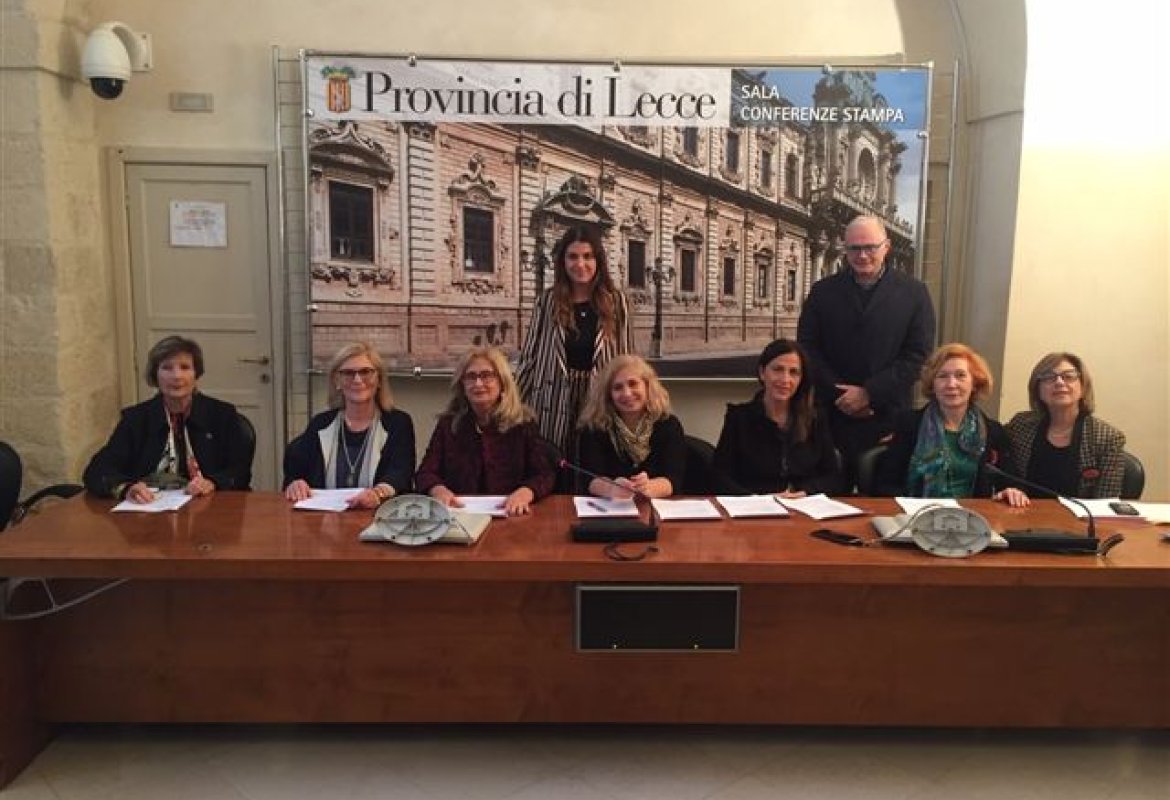"Pantaloni e dintorni… Ricomincio da casa"