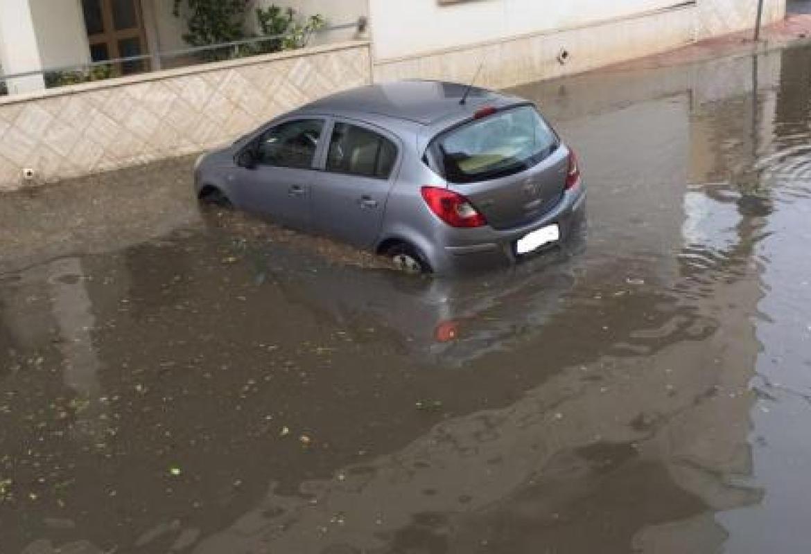 Gli inghiottitoi di via Piemonte e i silenzi dell'Amministrazione comunale