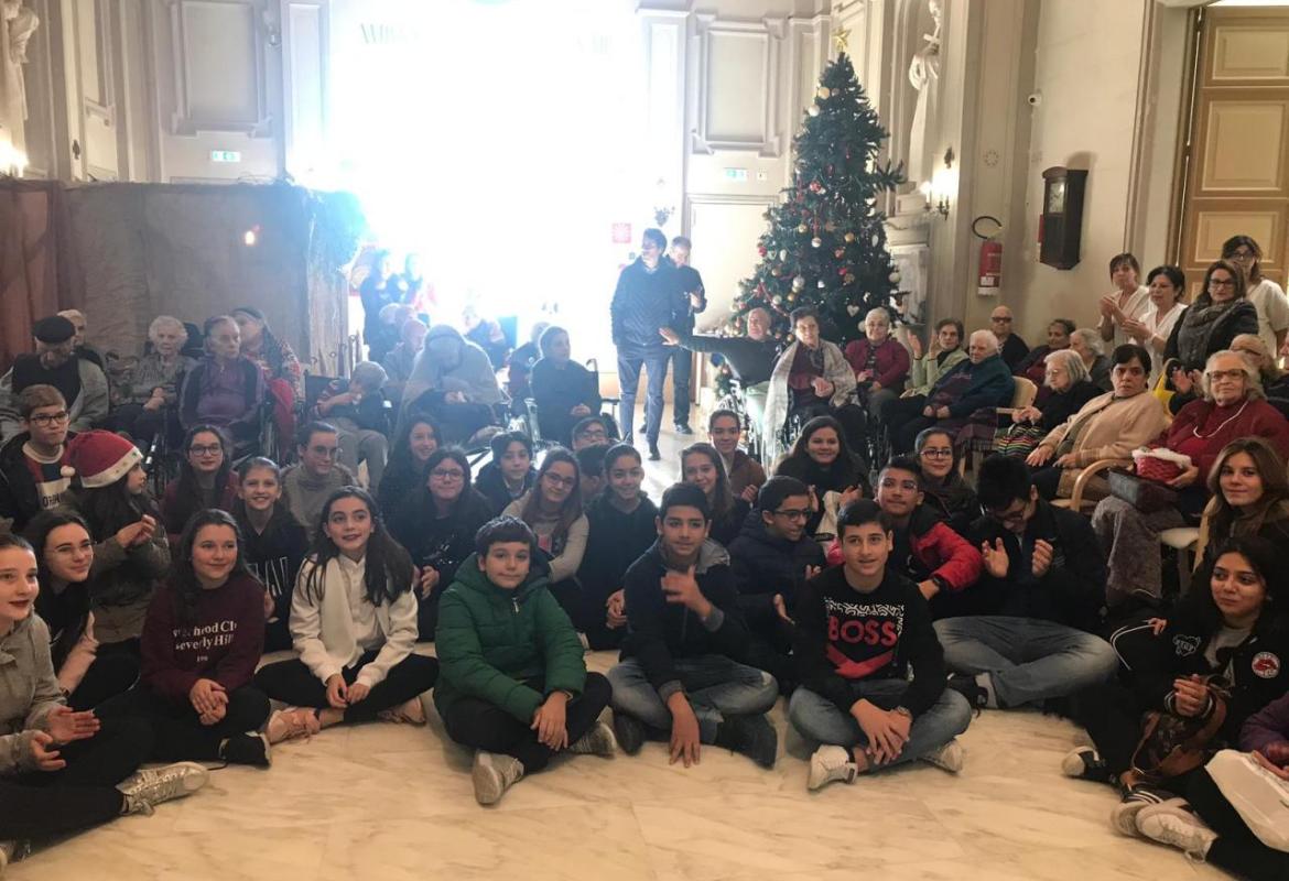 Danzando per i nonni di Casa &quot;Galluccio&quot;