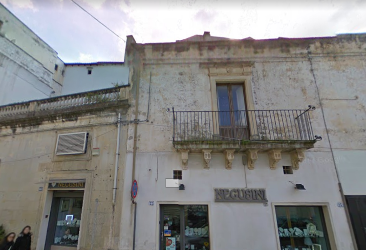 Furto in una gioielleria in piazza San Pietro