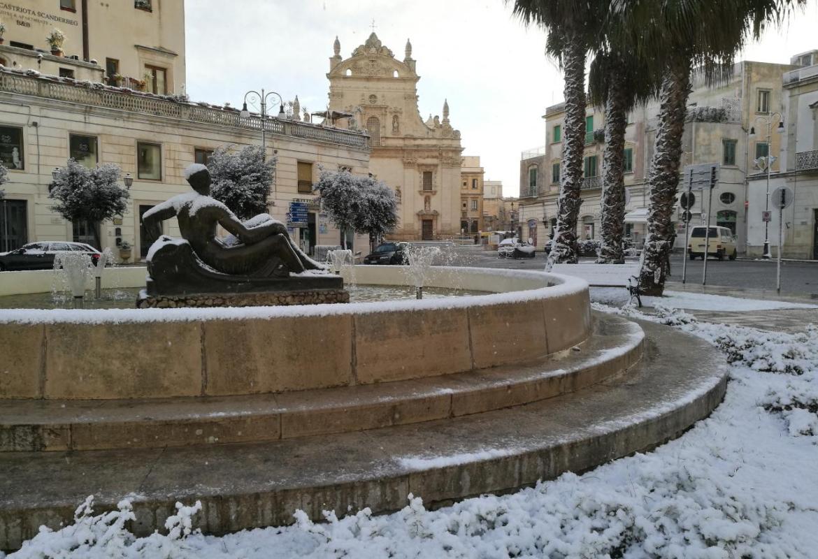 "Non mettersi in viaggio se non è strettamente necessario"