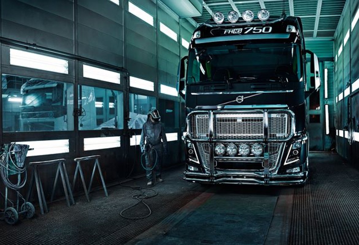 Stage dei ragazzi del “Laporta/Falcone-Borsellino” alla Volvo Trucks Galatina
