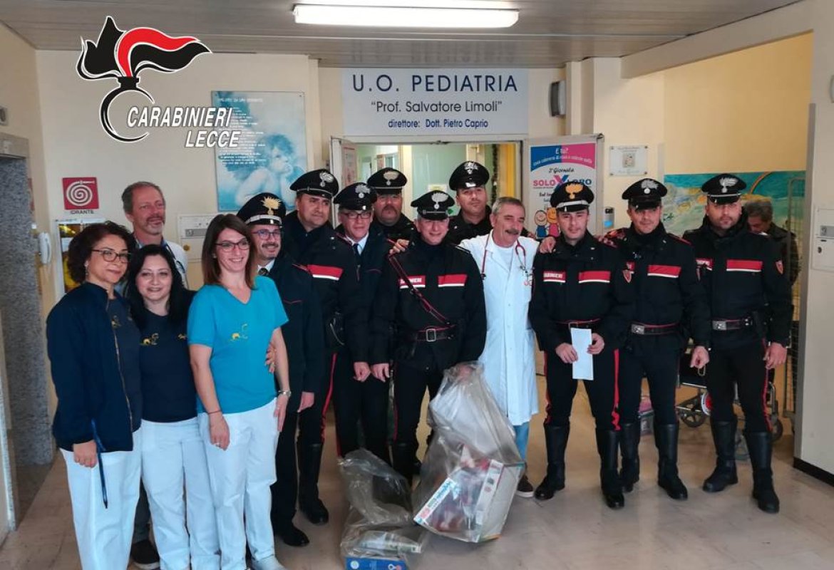 La Befana perde i regali e i Carabinieri li portano ai bimbi ricoverati al Fazzi
