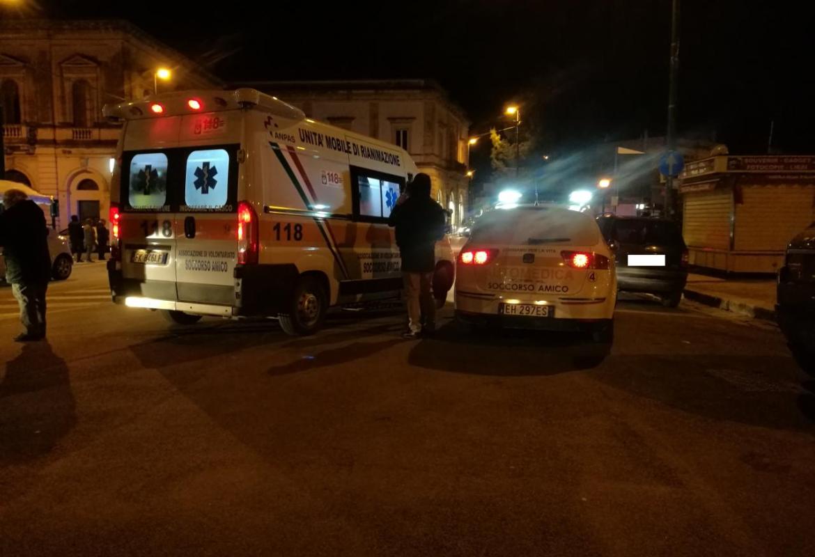 Insegnante investita in Piazzale Stazione. Torna il solito problema della scarsa visibilità in uscita da via Albanese