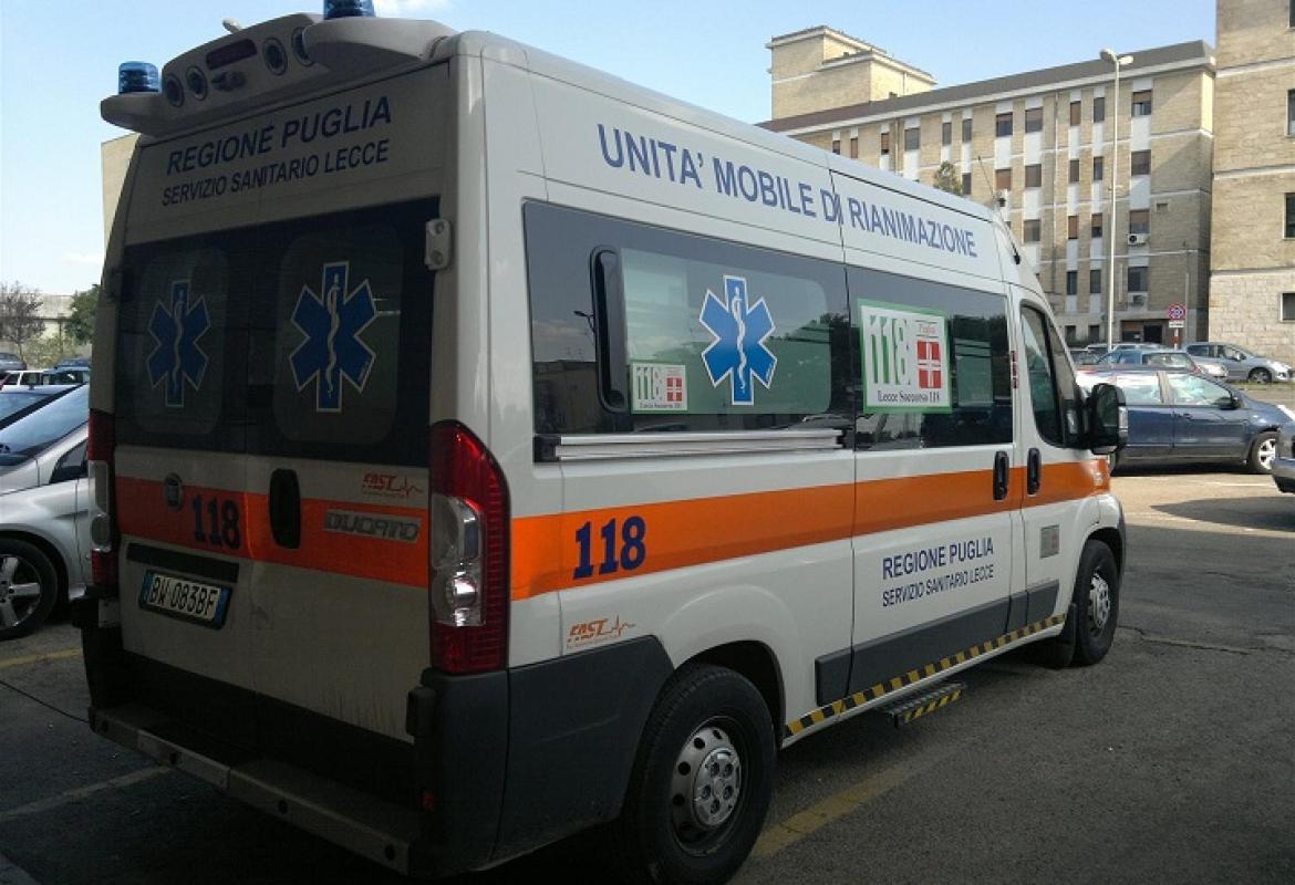 Fa un 'volo' di cinque metri precipitando da un balcone Dodicenne salva per miracolo