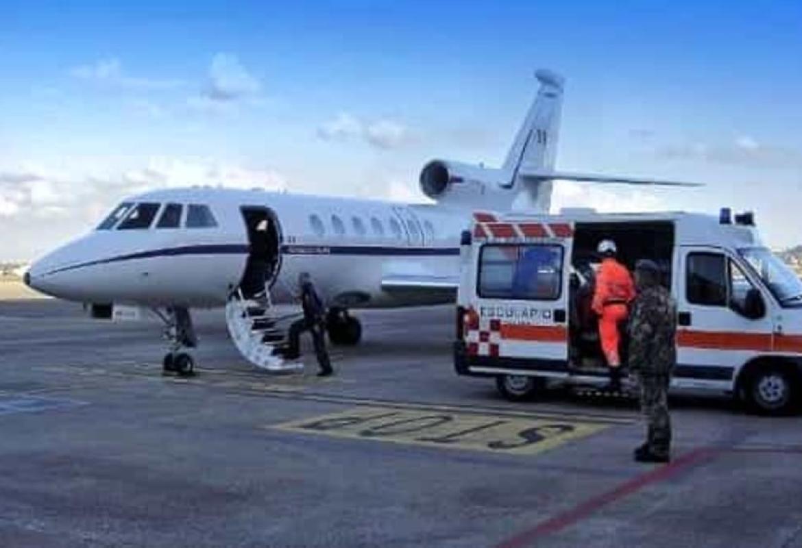Un Falcon 50 dell'Aeronautica Militare trasporta da Lamezia a Bari una donna gravemente ustionata