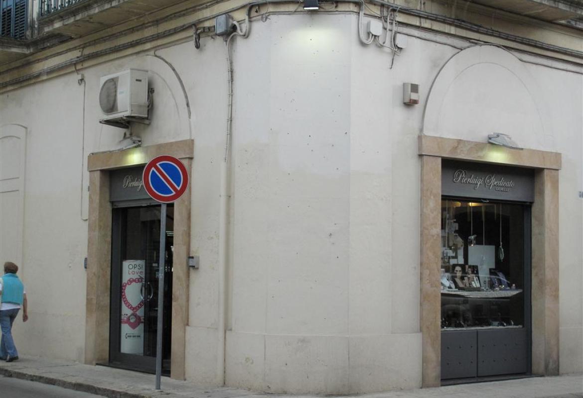 Rapina alla gioielleria Spedicato. Scattata la caccia all'uomo in tutta la provincia