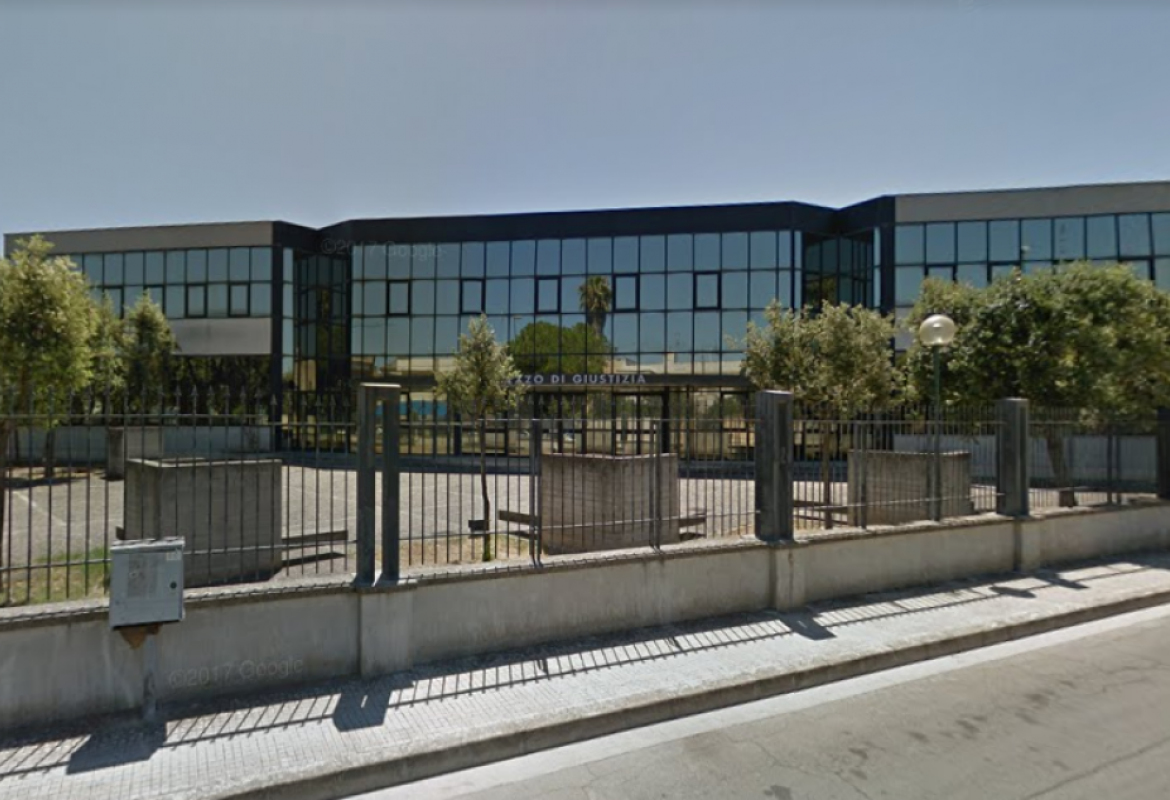 "Ex-Tribunale, futura sede degli uffici comunali o discarica?"