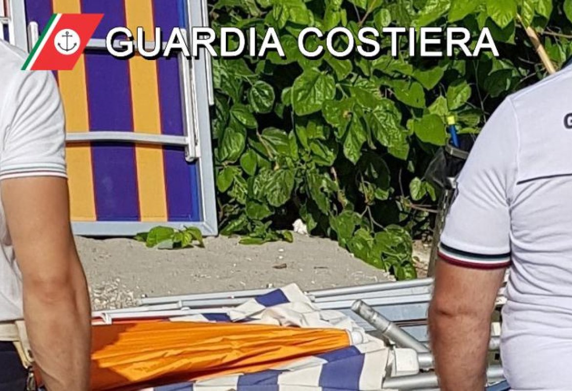 Liberati 300 metri quadrati abusivamente occupati da ombrelloni e sdraio destinati al noleggio