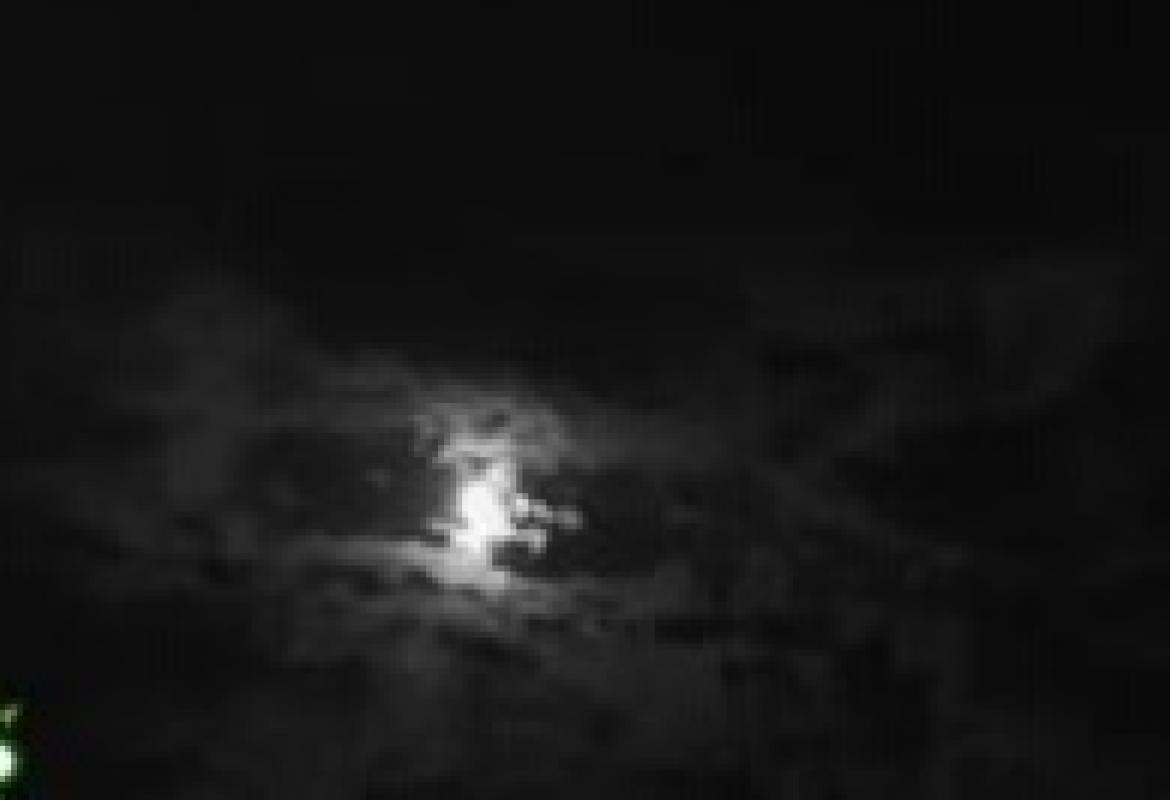 Ci siamo imbruttiti, luna. E siamo più soli