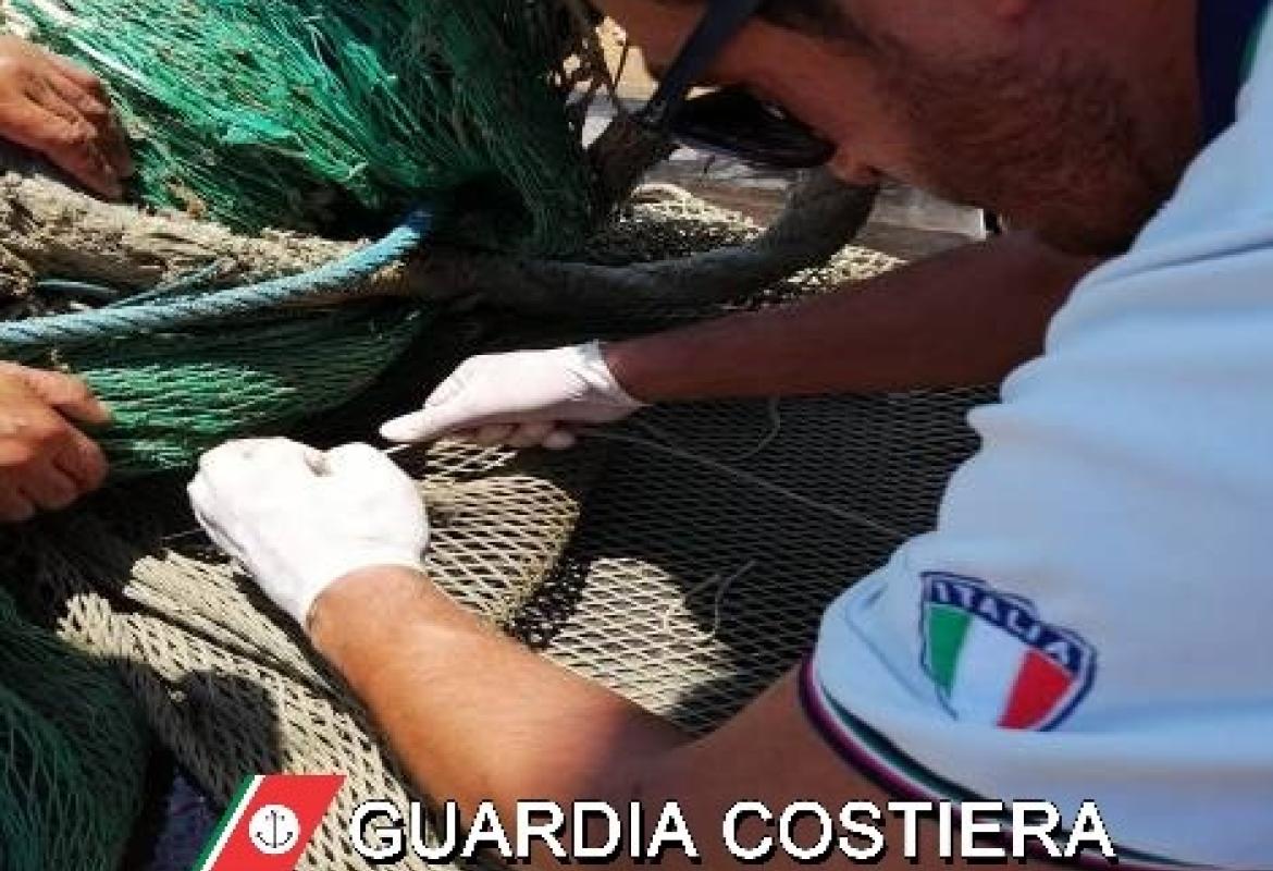 Sequestrate reti a strascico ed un quintale di pesce a bordo di tre pescherecci