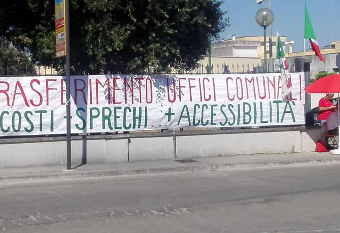 "C'erano più tecnici al lavoro sul retro o dentro l'ex-Tribunale che esponenti del PD sul marciapiede a manifestare"