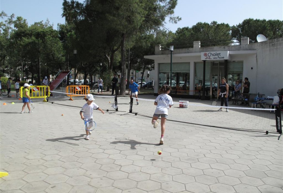 Tennis in 'Villa'? Si può ma per i bambini
