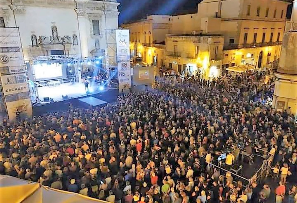 "Il successo di TUTTI QUI è merito di tanti. Li ringrazio uno per uno"