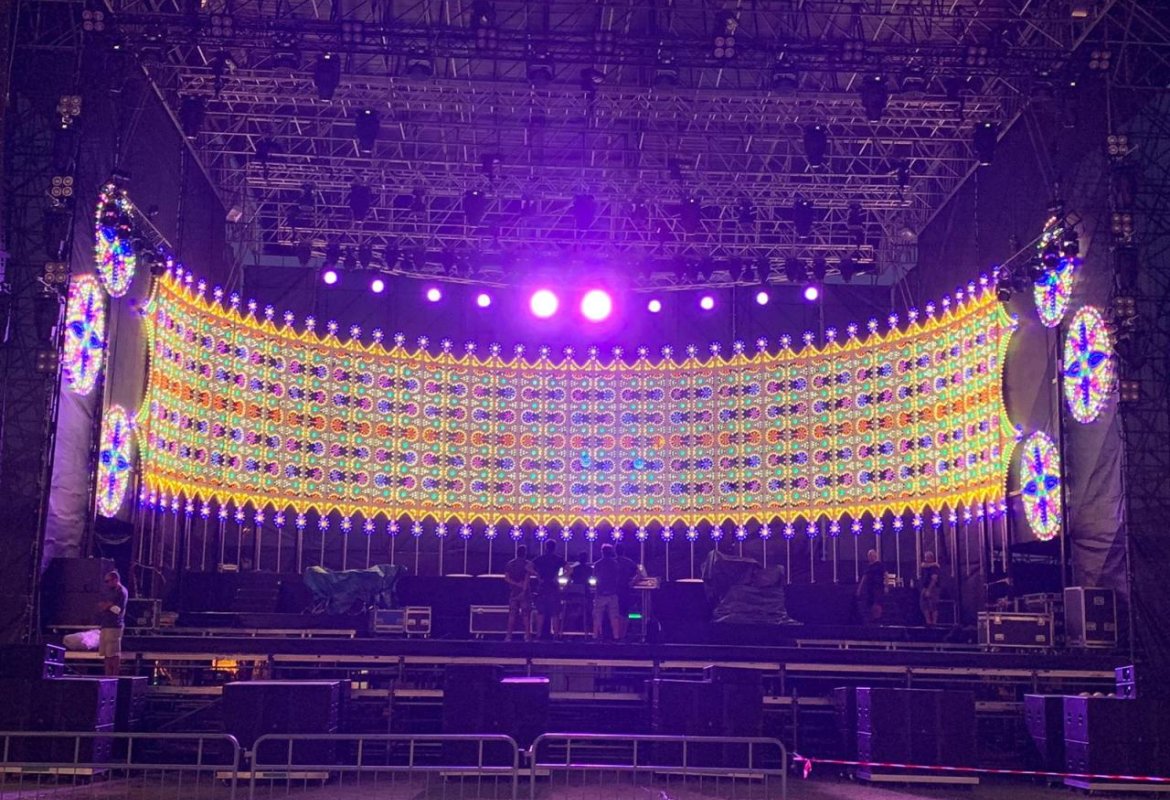 Al Concertone una ronda di luminarie e pubblico