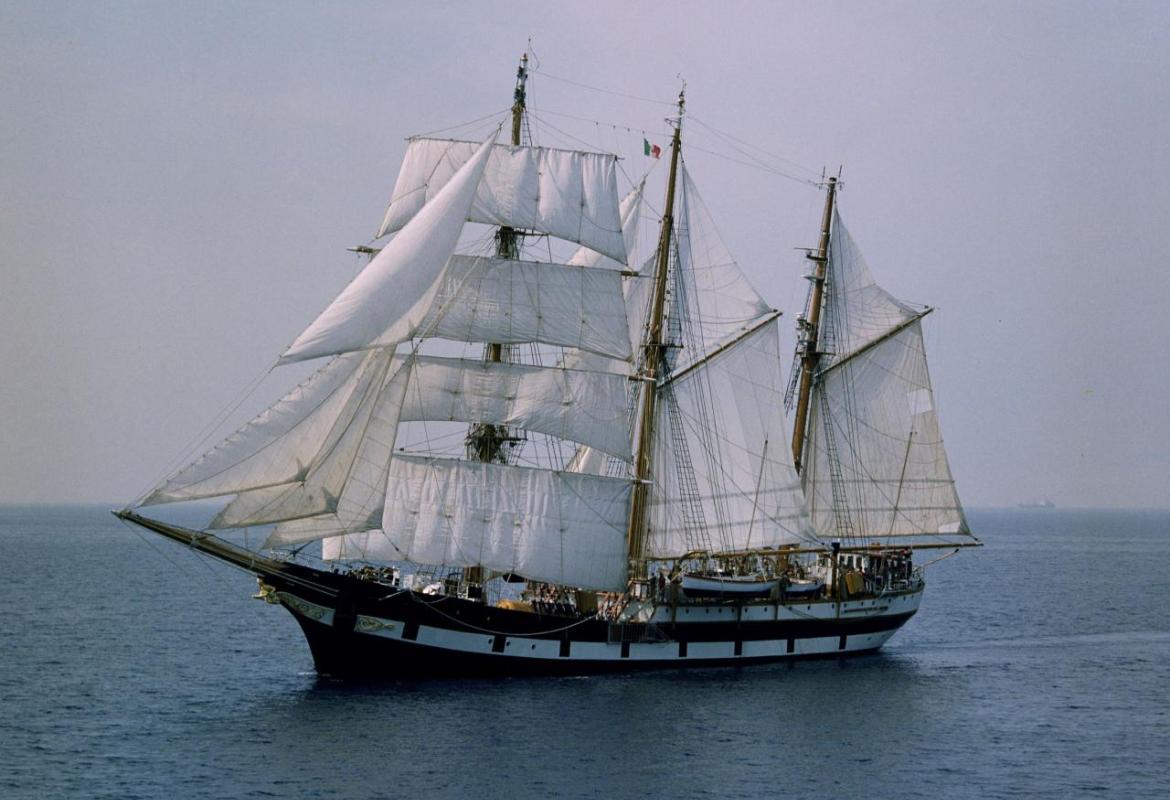 Nave Palinuro in sosta ad Otranto