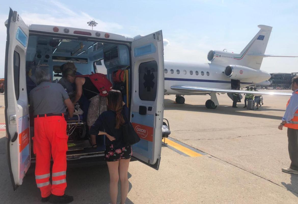 Neonato in pericolo di vita trasportato con un Falcon 900 da Cagliari a Milano