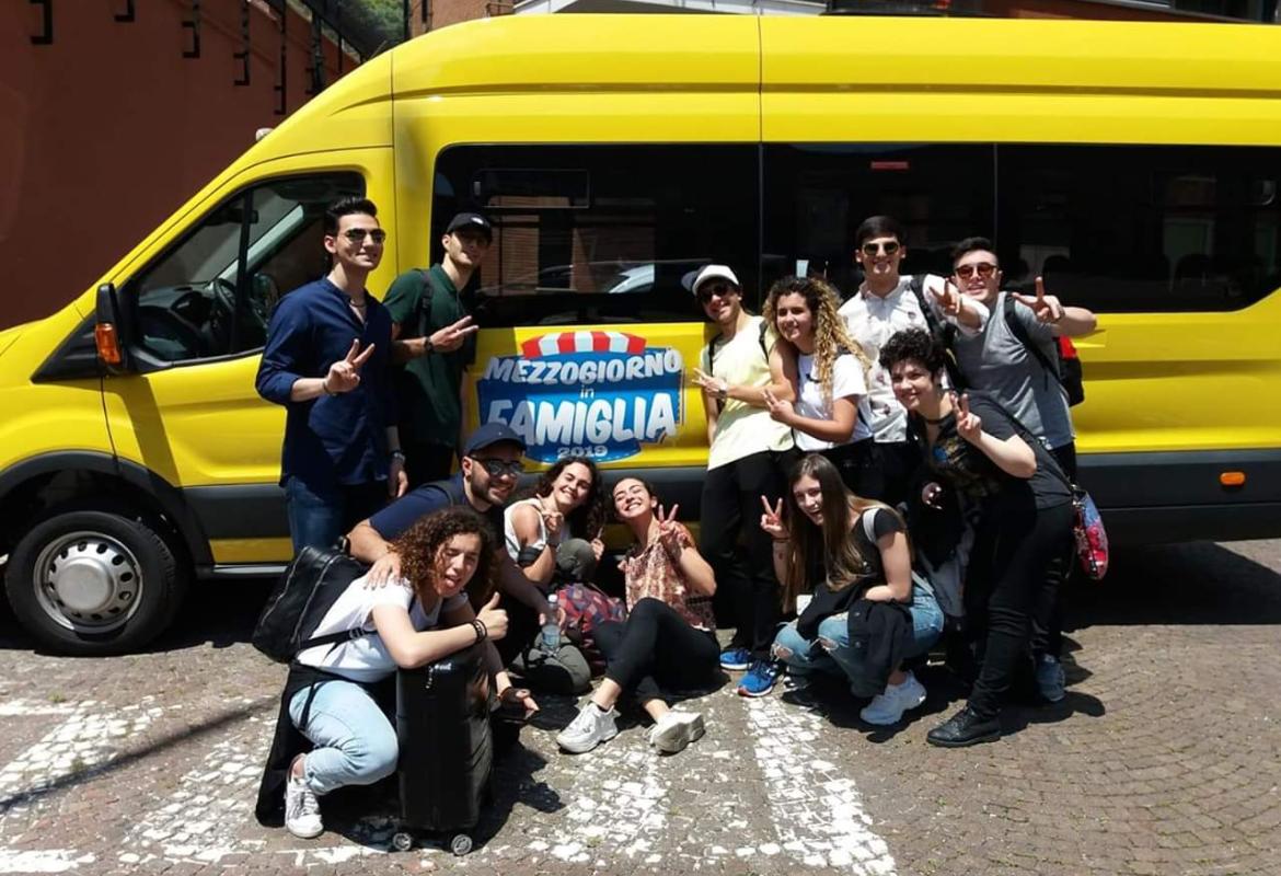 "Mezzogiorno in famiglia", lo scuolabus viene consegnato alla Città