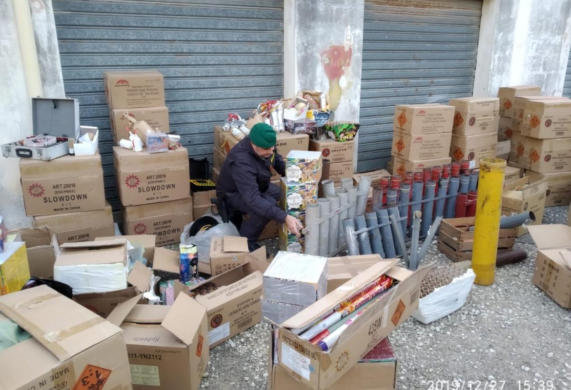 Deteneva in garage una tonnellata e mezza di materiale eplodente, denunciato salentino