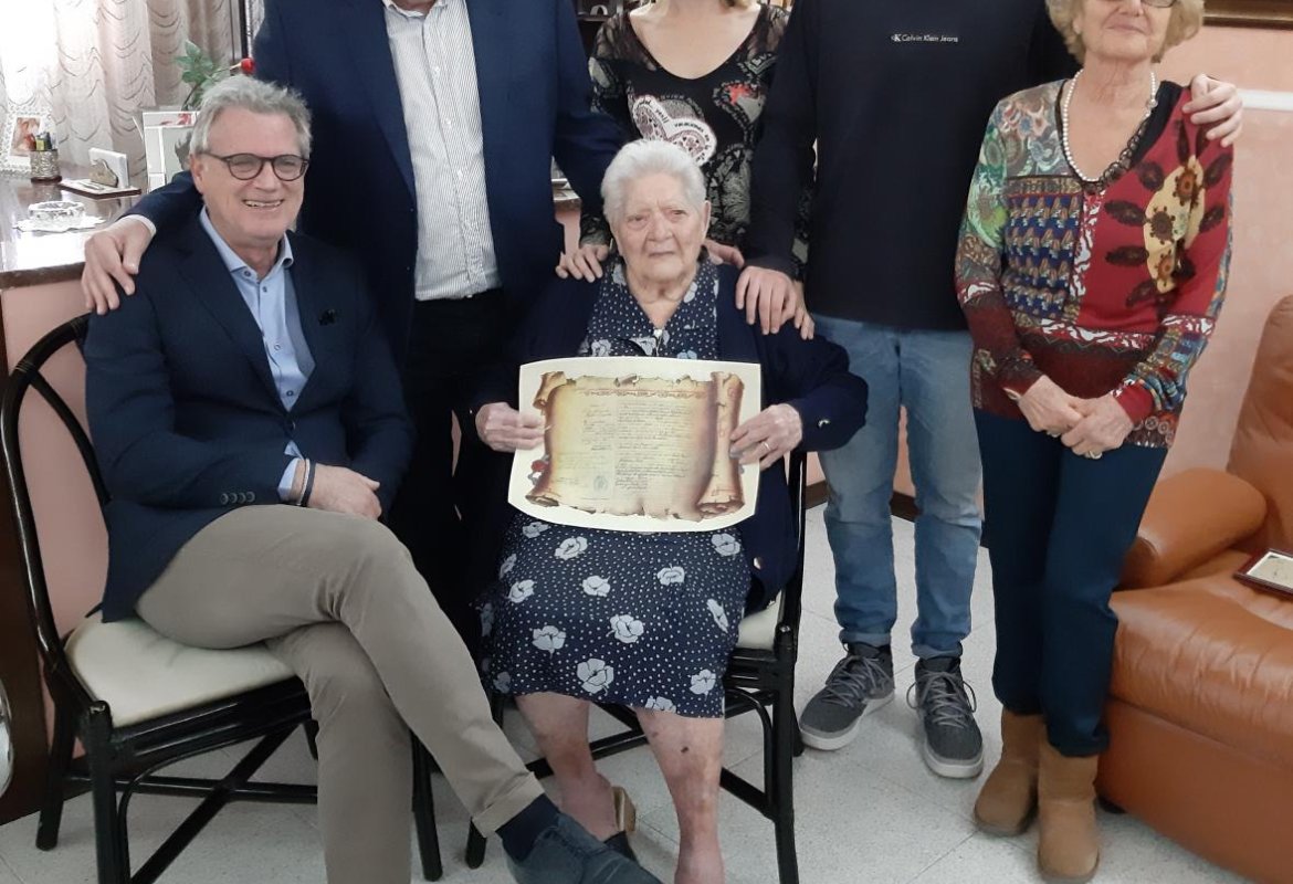 Gli auguri del Sindaco per i 100 anni di Maria Antonietta Leone