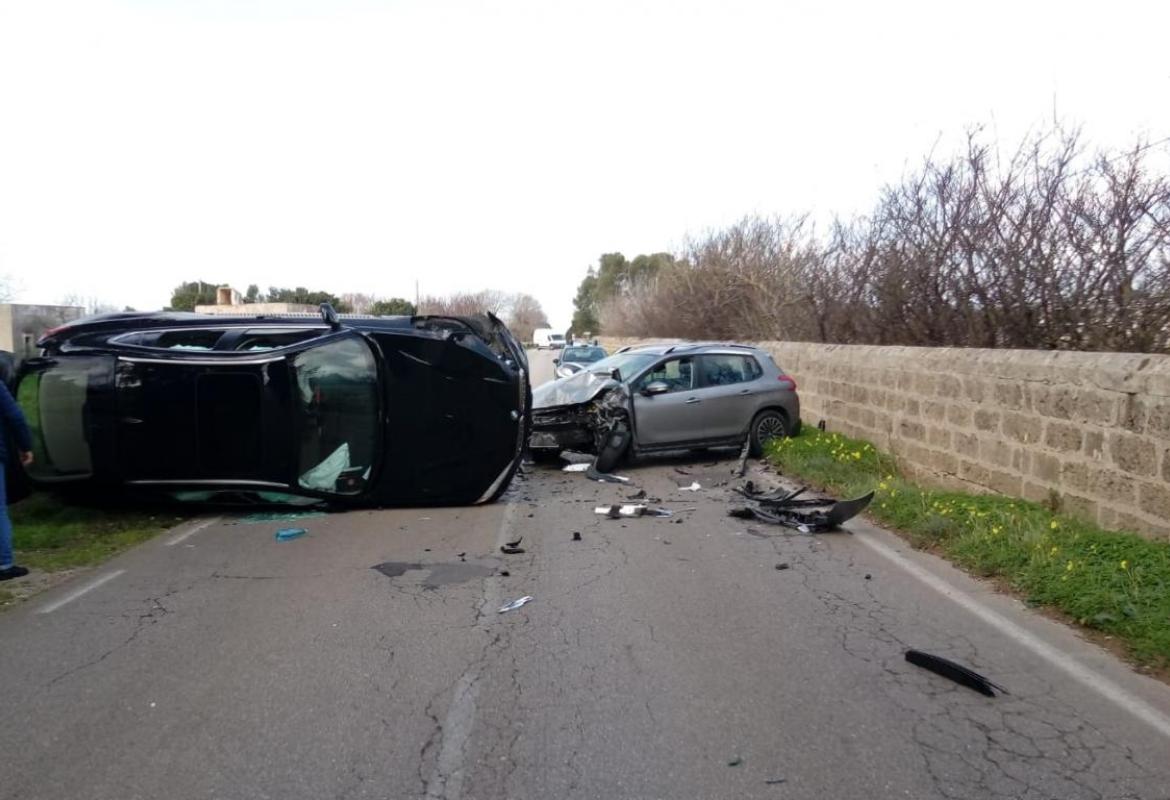 Scontro frontale fra due auto sulla Galatina Collemeto
