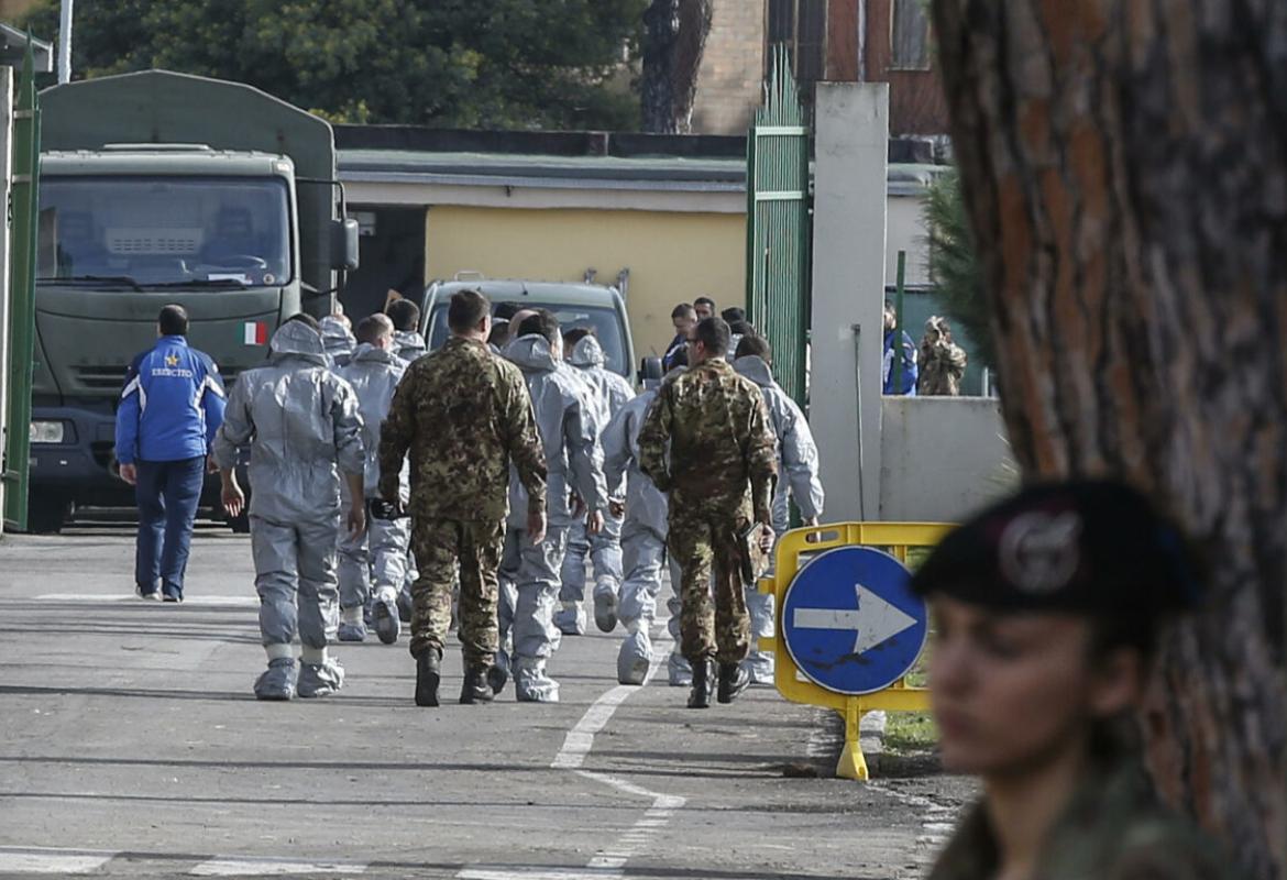 Coronavirus, Accertamenti in corso per l'italiano spostato dalla Cecchignola allo Spallanzani