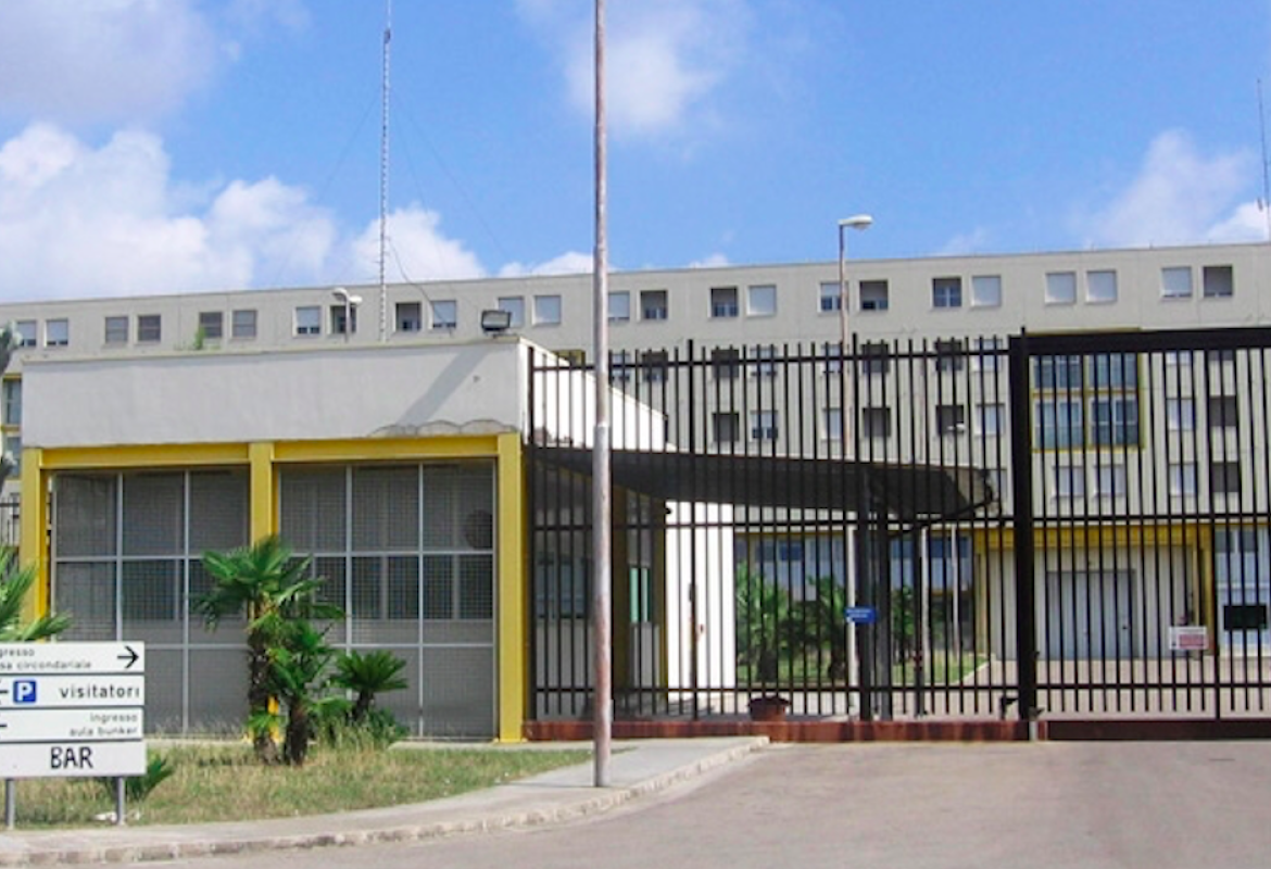 Un detenuto colpisce un'infermiera con un manico di scopa. Insorge l'OPI