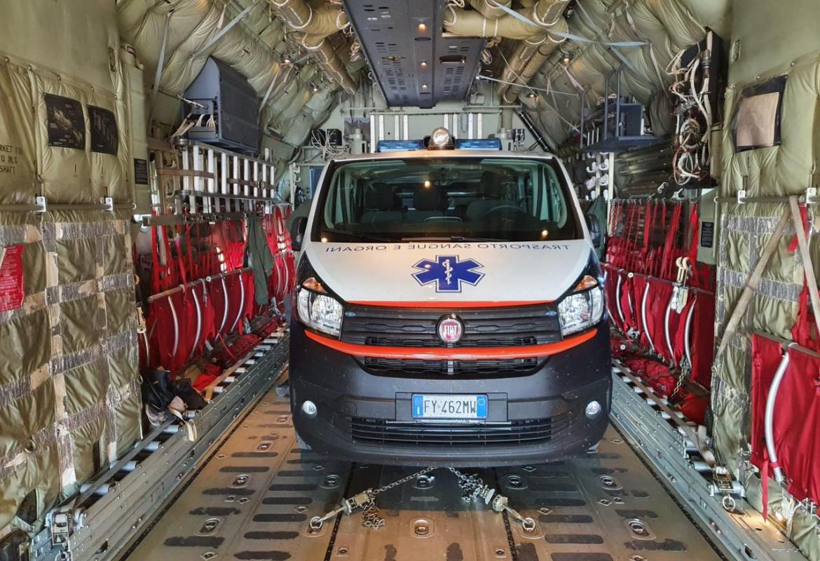 Neonato in pericolo di vita trasportato da Bari a Roma da un C130 dell'Aeronautica Militare