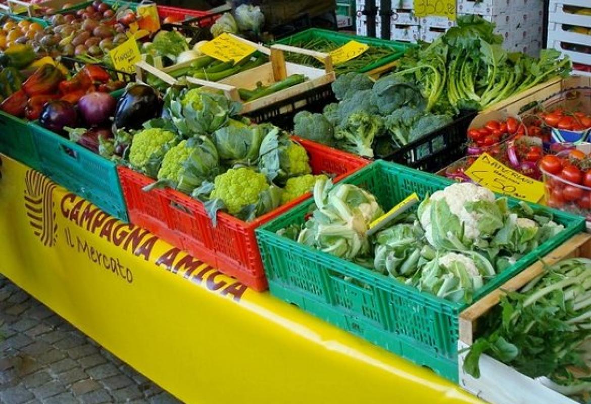 Gli agricoltori di Campagna Amica donano i loro prodotti alla Caritas