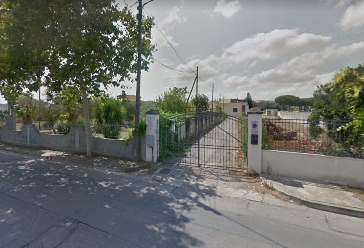 Un'area di stoccaggio alimentare presso la Caritas Idruntina di Galatina