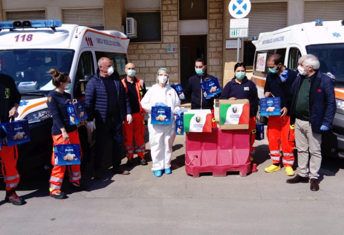 L'Associazione Nazionale Carabinieri di Galatina porta un sorriso in Ospedale