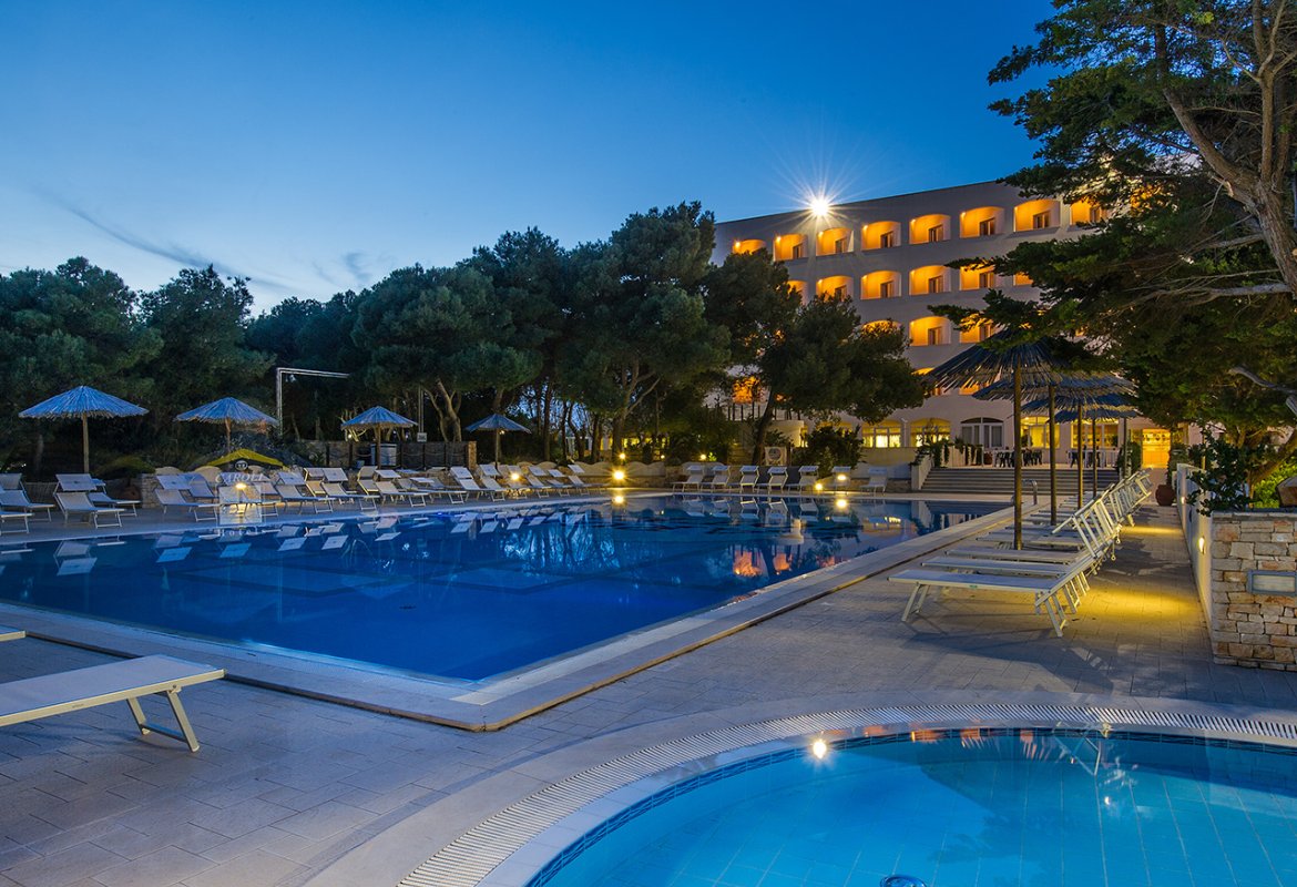 Compri un libro e Caroli Hotels ti regala un buono sconto vacanza