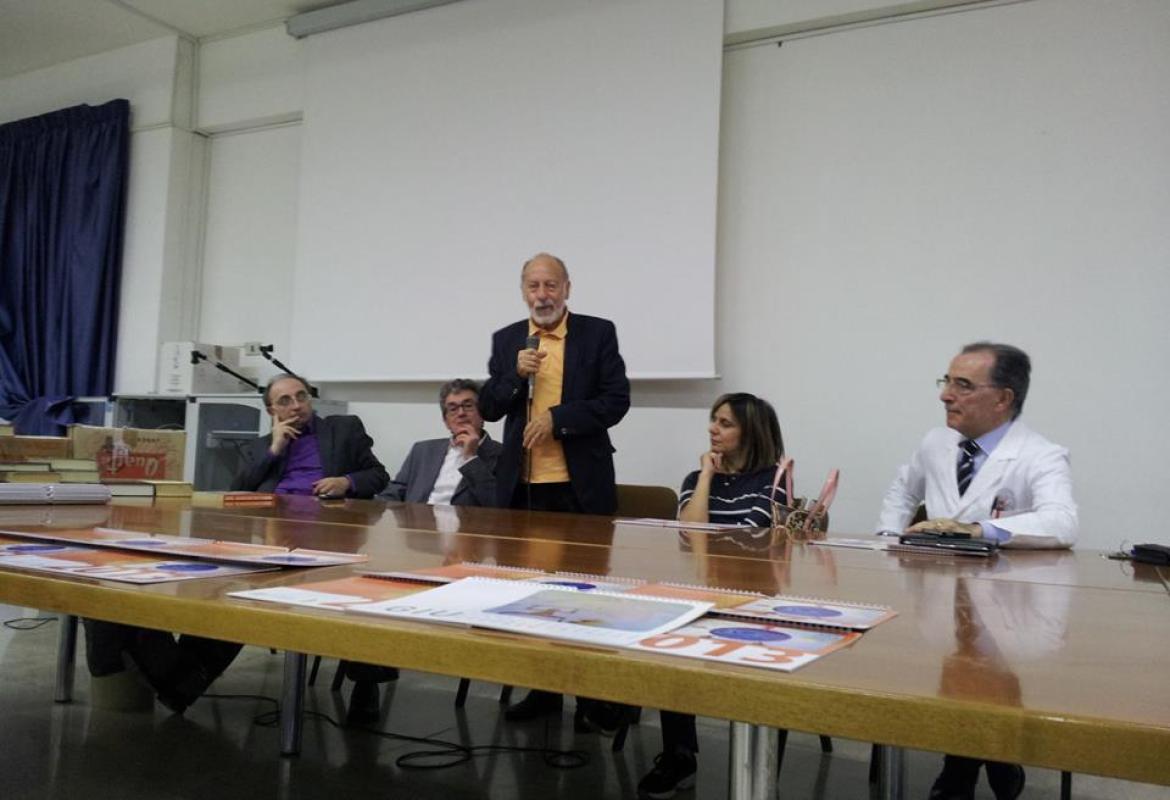 Duecento libri a Ortopedia per curare le ossa nutrendo i cervelli