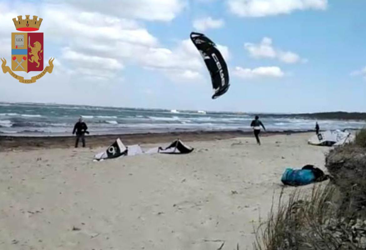 Stavano praticando  kite-surf a Punta Pizzo, sanzionati tre giovani salentini