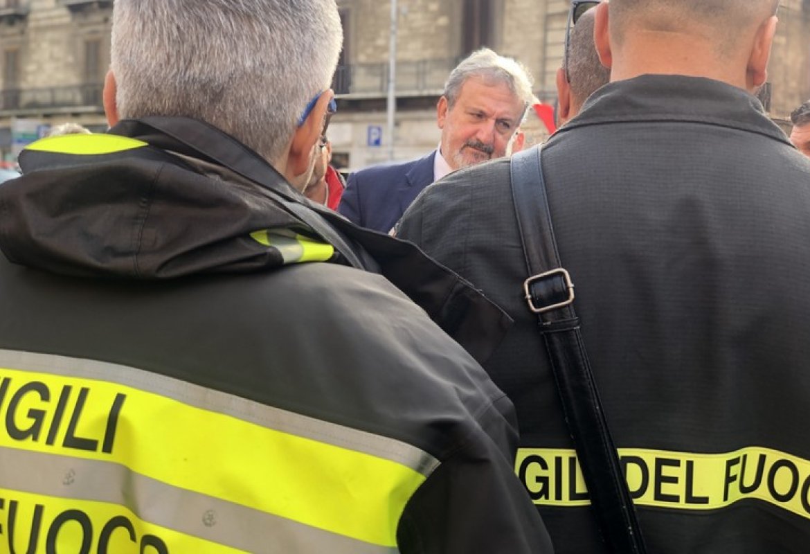 Gli uomini delle forze dell'ordine e del soccorso pubblico chiedono ad Emiliano di essere sottoposti ai tamponi